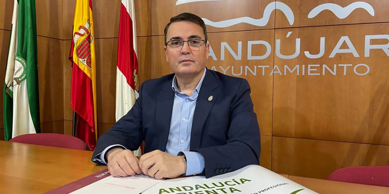 El concejal de Promoción, Formación y Comercio avanza que la próxima semana dará comienzo una nueva edición del programa Andalucía Orienta