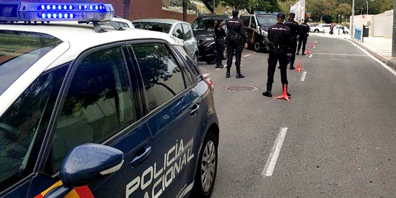 SUCESOS | La Policía Nacional auxilia en Andújar a un hombre que se había accidentado en su domicilio