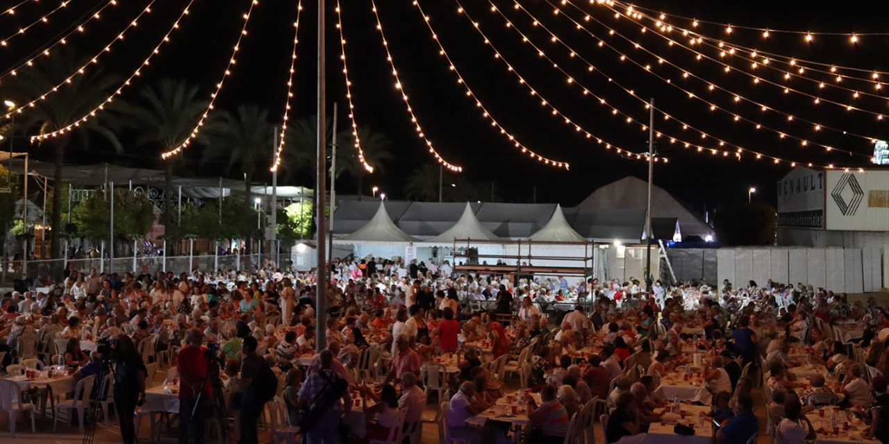 1200 mayores participan en el tradicional “canto” de la Feria de Andújar