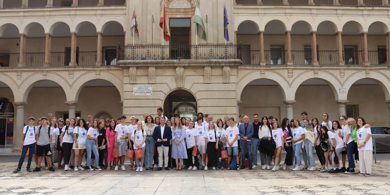 El Ayuntamiento recibe a los alumnos y alumnas Erasmus del IES Ntra. Sra. de la Cabeza