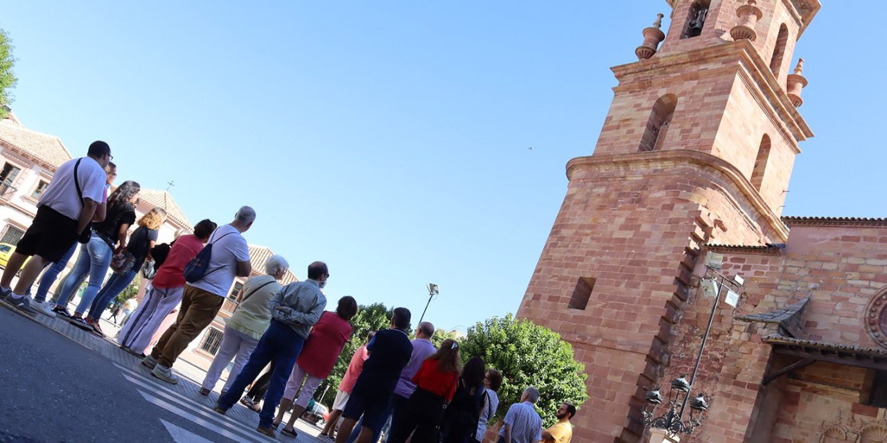 Más de 200 personas participan en las rutas guiadas por Andújar por el Día Mundial del Turismo