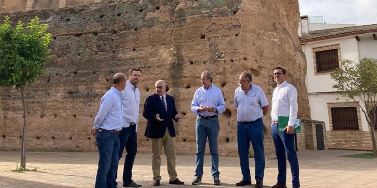 El delegado del Gobierno valora el empuje de la Junta a la conservación de la muralla de Andújar