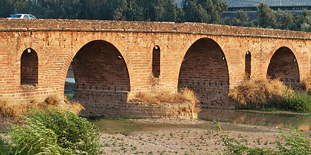 Policía Local informa sobre la interrupción del tráfico en los accesos al Puente Romano del 3 al 10 de abril