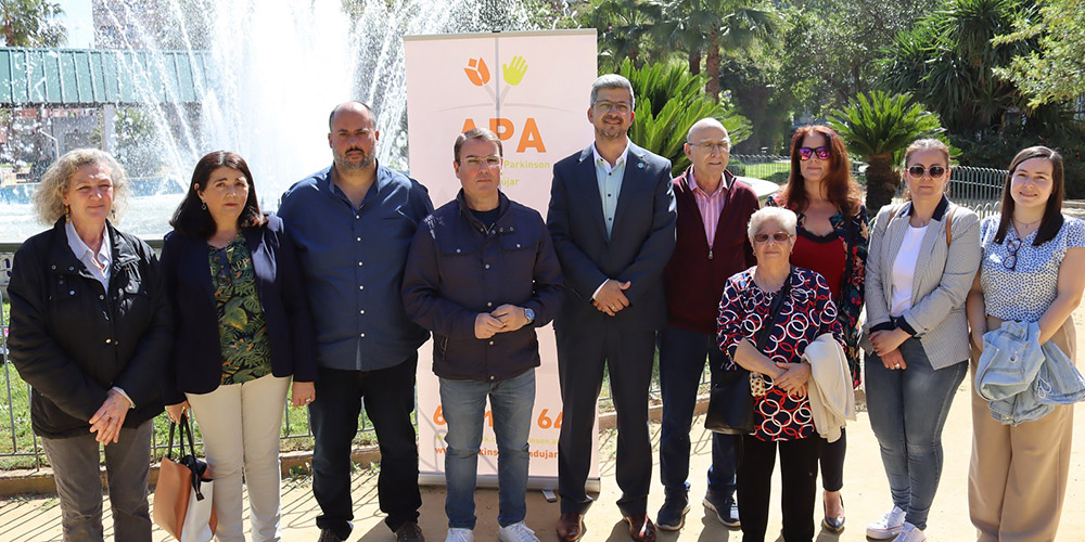 Andújar conmemora el Día Mundial del Parkinson con una plantación simbólica de tulipanes