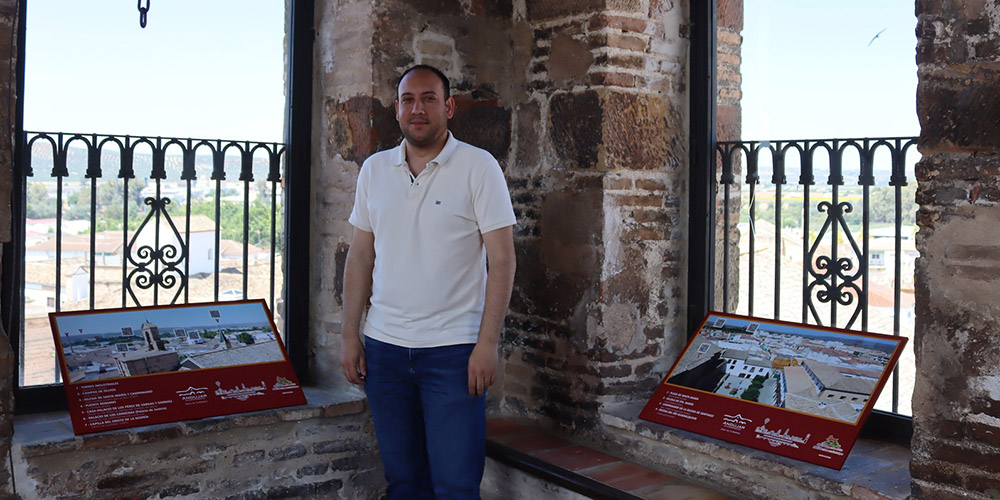 Mejora el equipamiento del Mirador de la Torre del Reloj con la instalación de paneles interpretativos