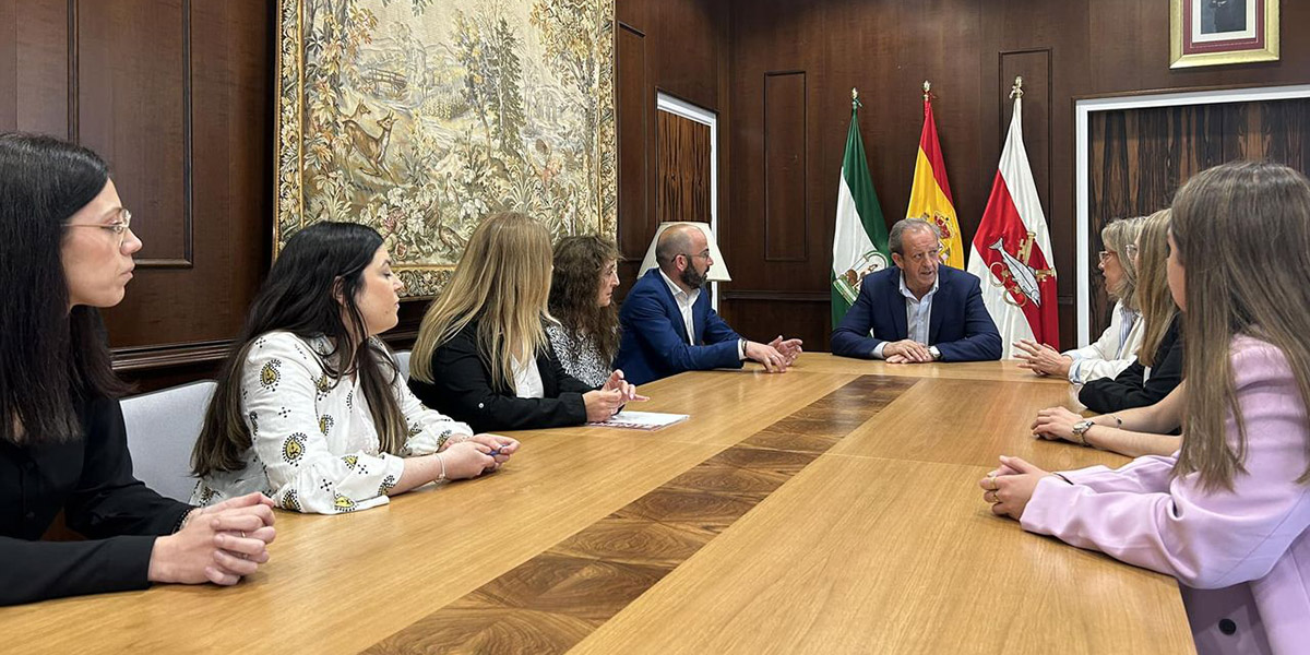 El alcalde de Andújar recibe al personal de la Eracis+ 2024-2028